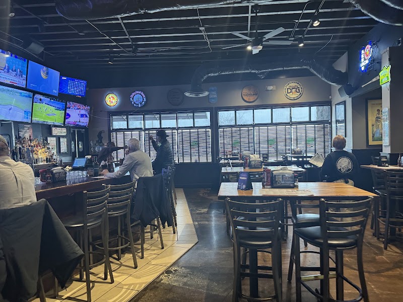 Winking Lizard Beachwood Cleveland atmosphere