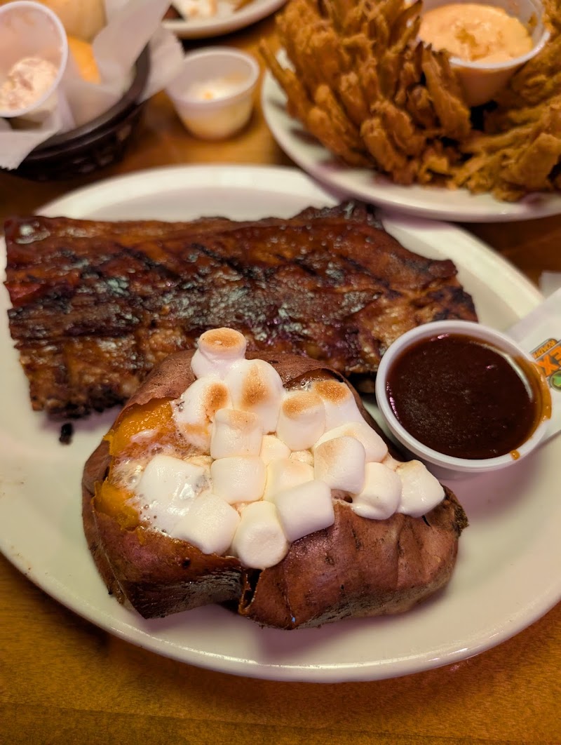 Texas Roadhouse Cleveland atmosphere