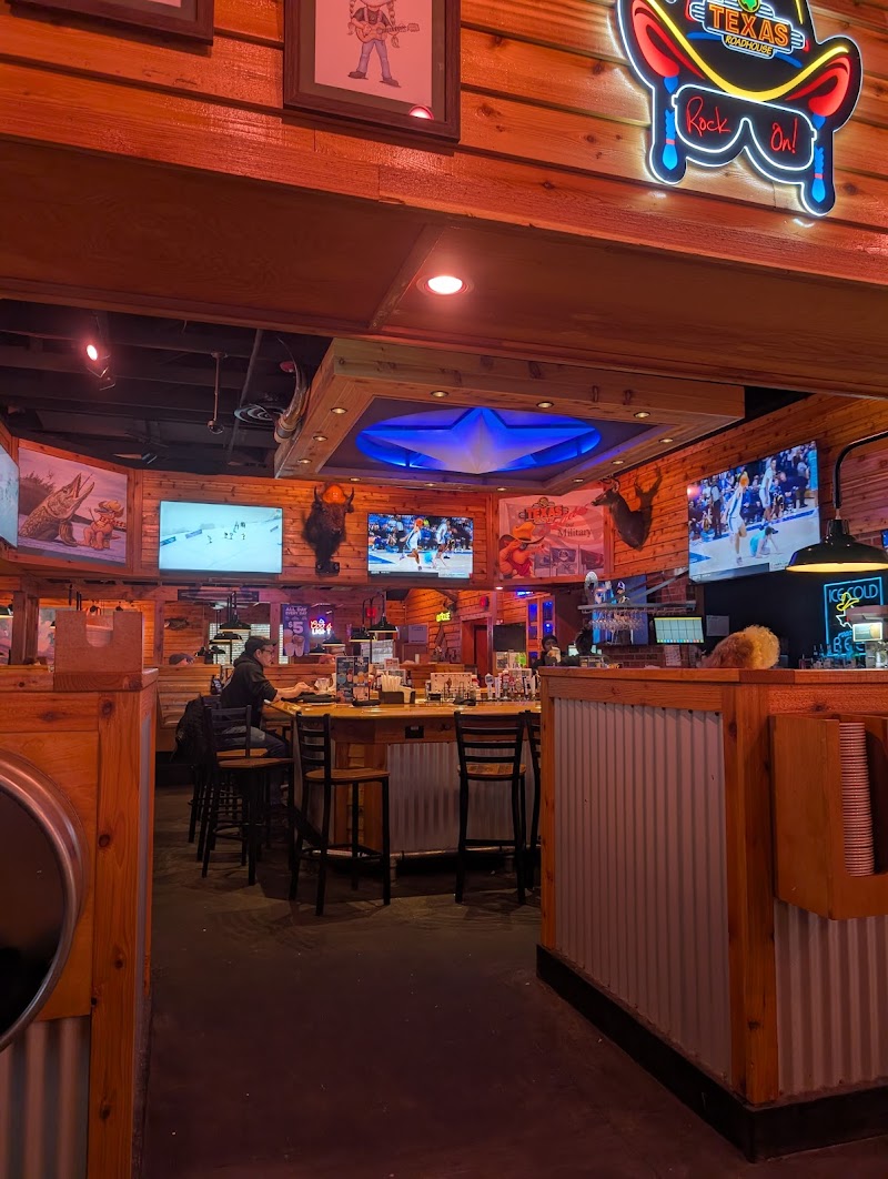 Texas Roadhouse Cleveland atmosphere