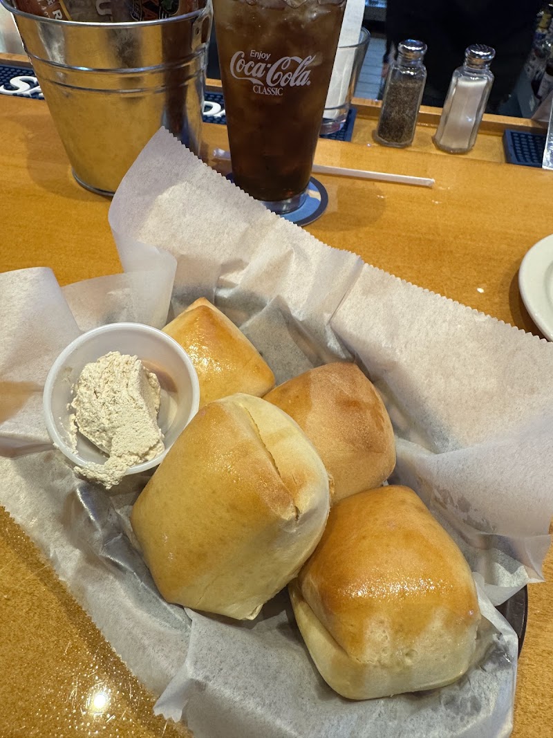 Texas Roadhouse Cleveland atmosphere