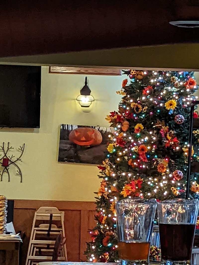 Tinkers Creek Road Tavern Cleveland atmosphere