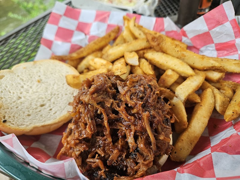 Tinkers Creek Road Tavern Cleveland atmosphere