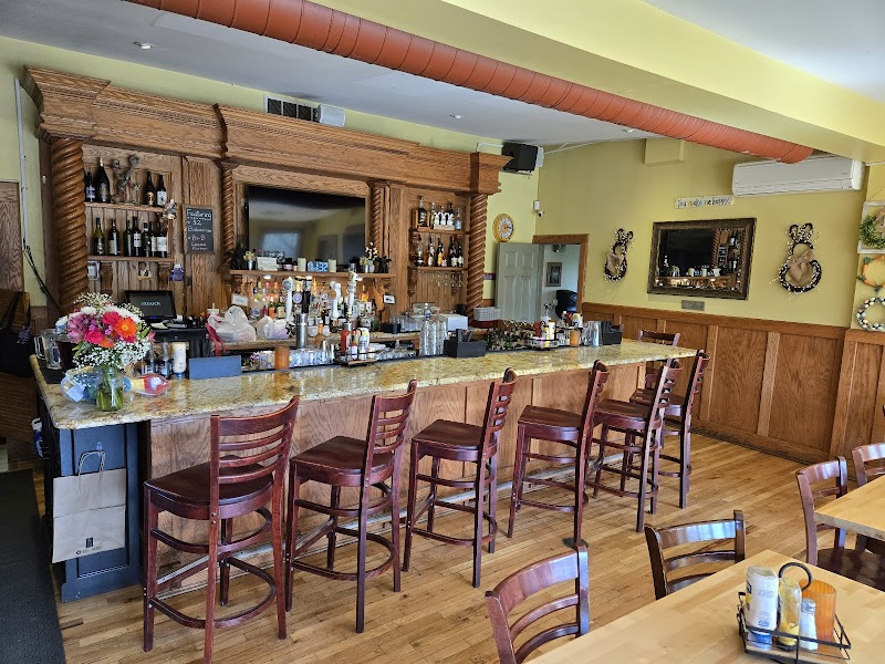 Tinkers Creek Road Tavern Cleveland atmosphere
