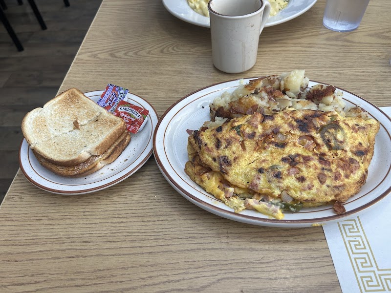 THE GARDEN FAMILY RESTAURANT Cleveland atmosphere