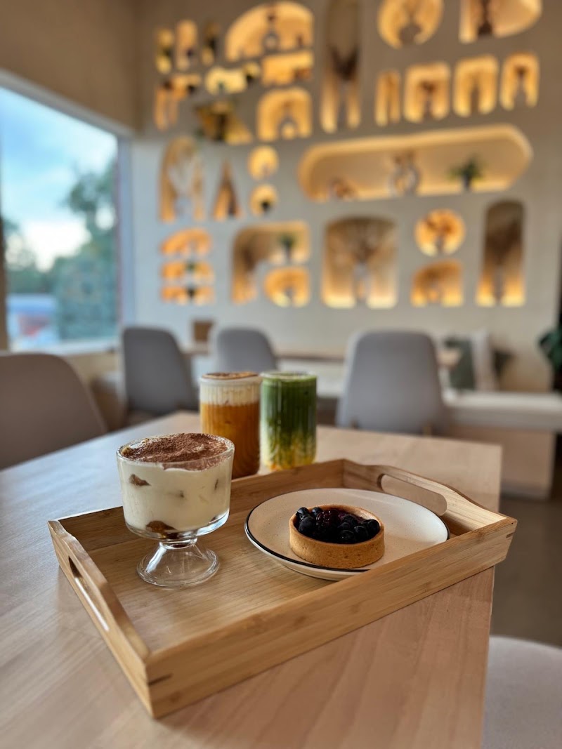 Cafe Blanc Cleveland atmosphere