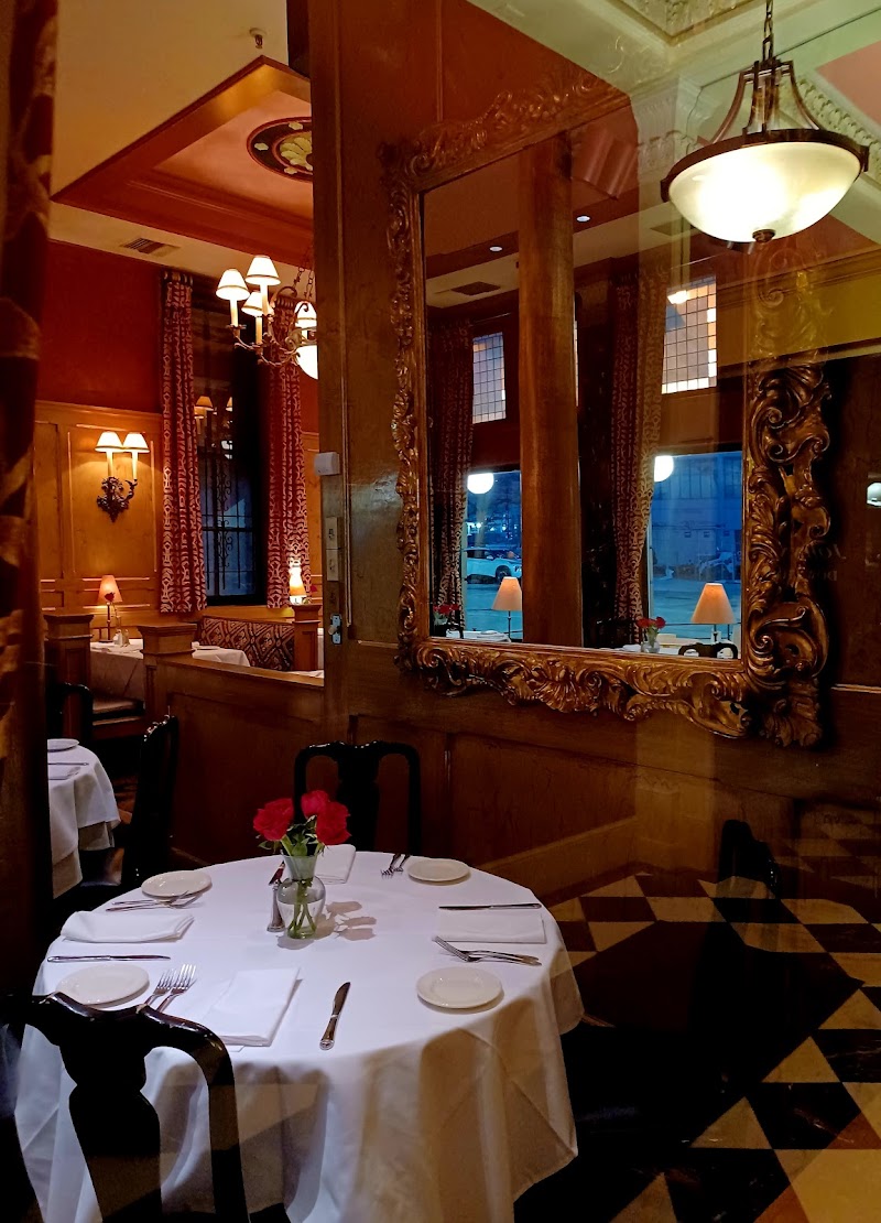 Johnny's Downtown Cleveland atmosphere
