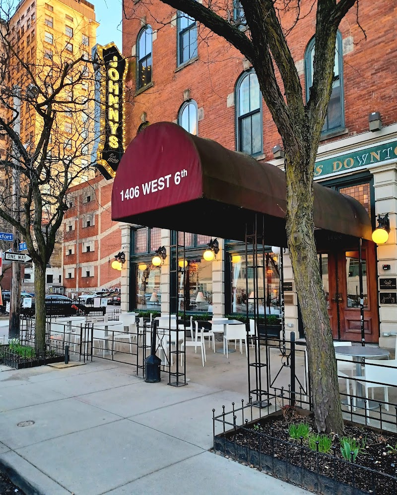 Johnny's Downtown Cleveland atmosphere