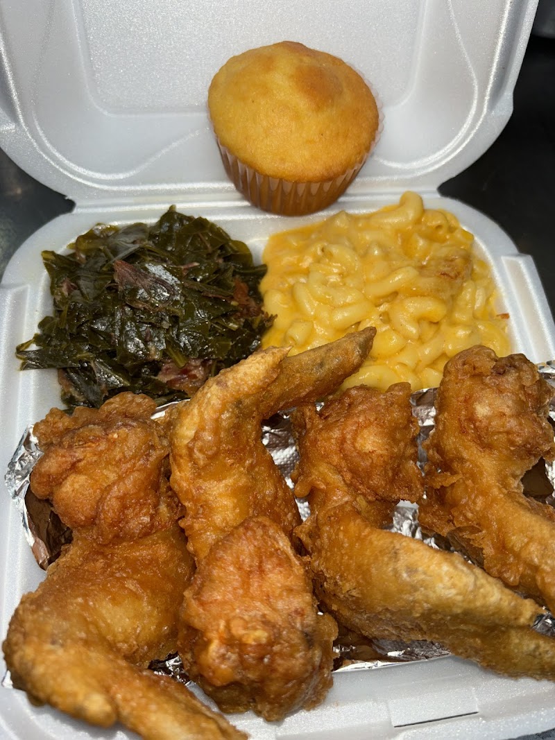 Star’s Sea and Soul Food Cleveland atmosphere