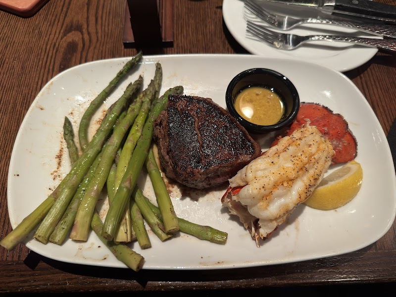 LongHorn Steakhouse Cleveland atmosphere