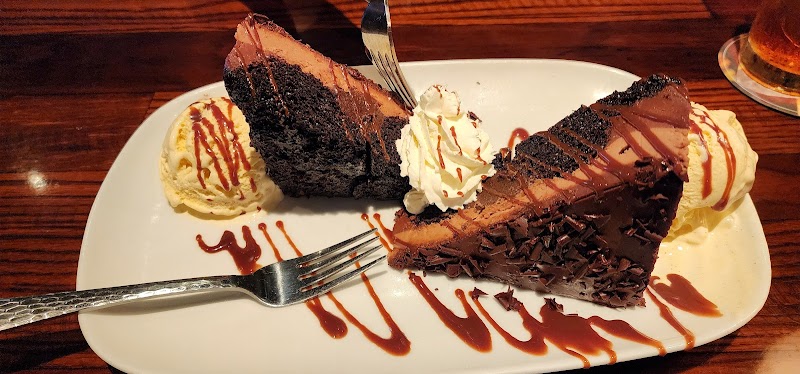 LongHorn Steakhouse Cleveland atmosphere
