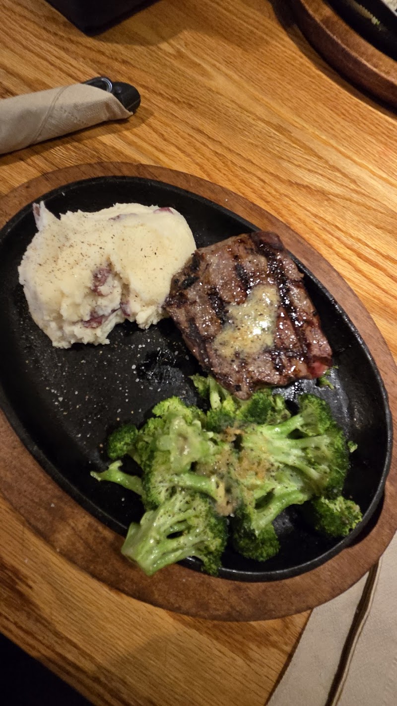 Applebee's Grill + Bar Cleveland atmosphere