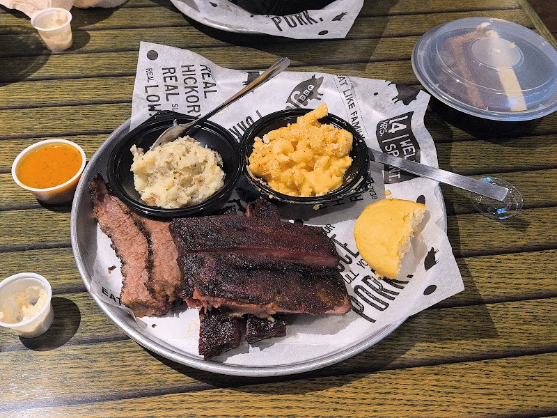 Old Carolina Barbecue Company Cleveland atmosphere