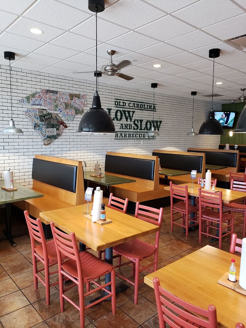 Old Carolina Barbecue Company Cleveland atmosphere