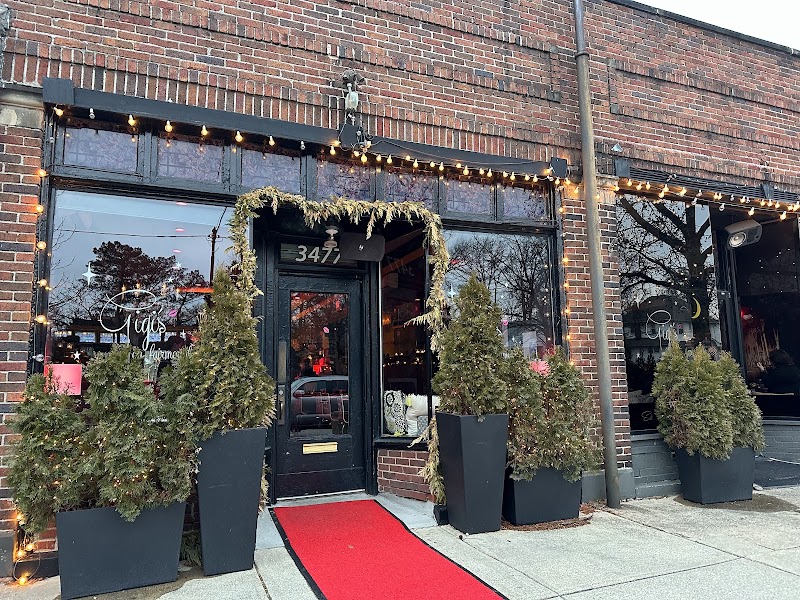 Gigi's On Fairmount Cleveland atmosphere