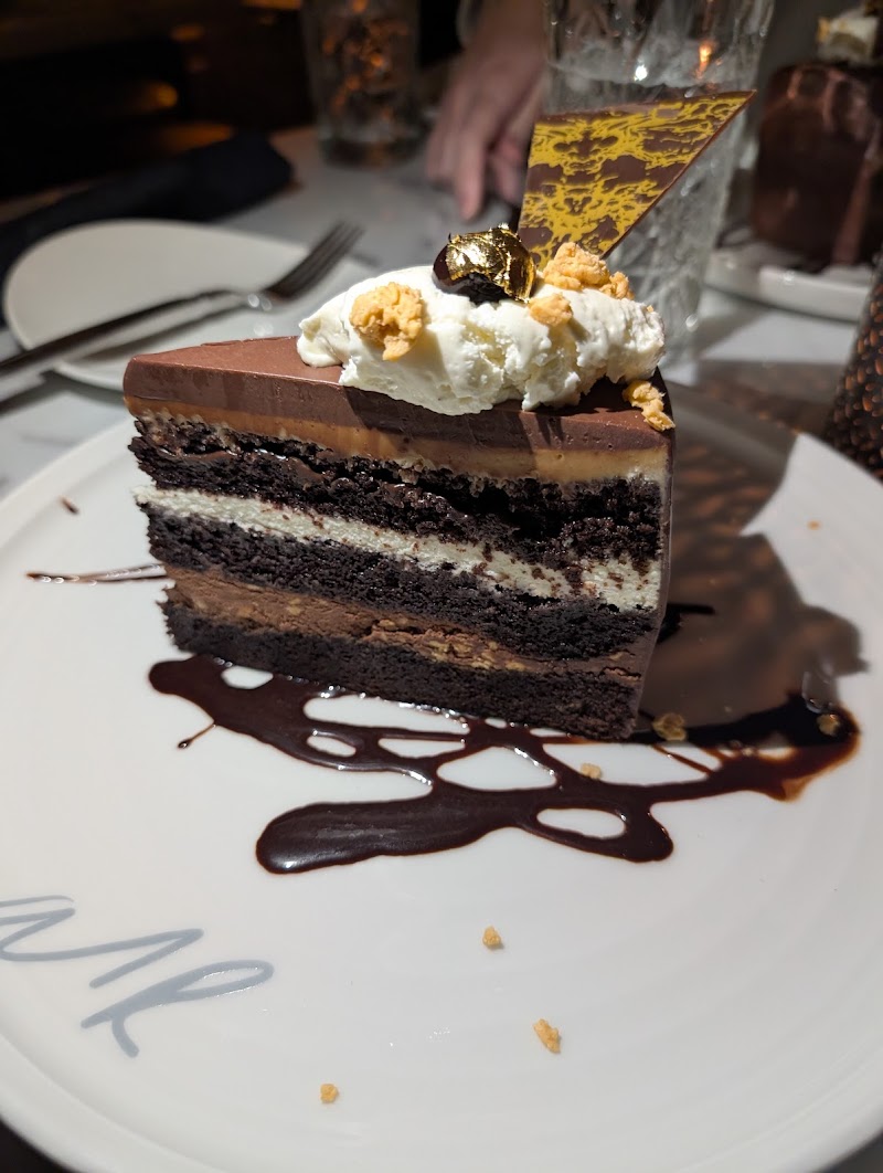 Marble Room Steaks and Raw Bar Cleveland atmosphere