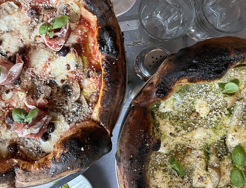 La Pecora Pizzabar Cleveland atmosphere