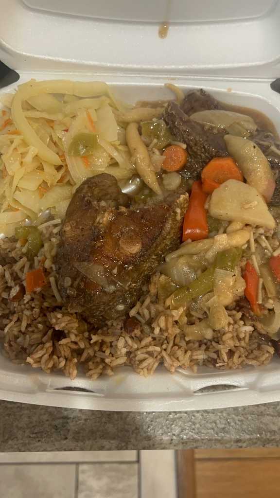 Momma Q's Kitchen Cleveland atmosphere