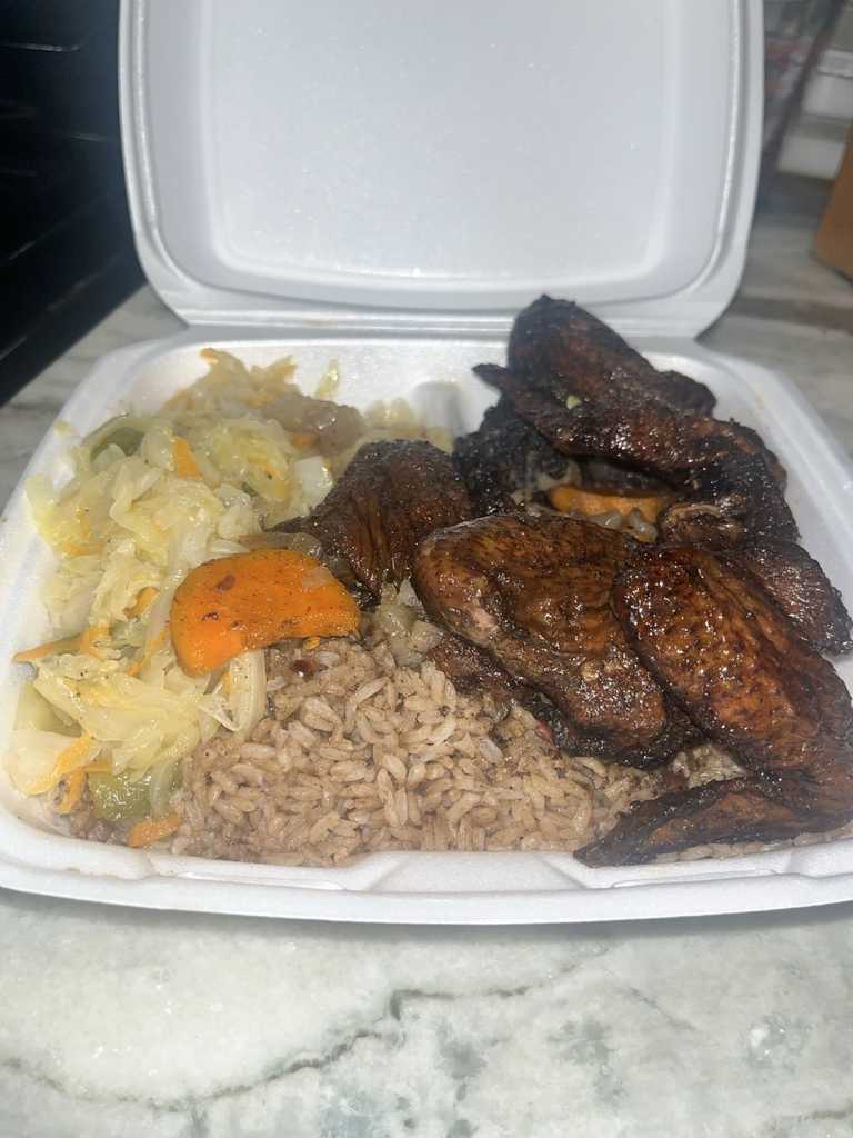 Momma Q's Kitchen Cleveland atmosphere