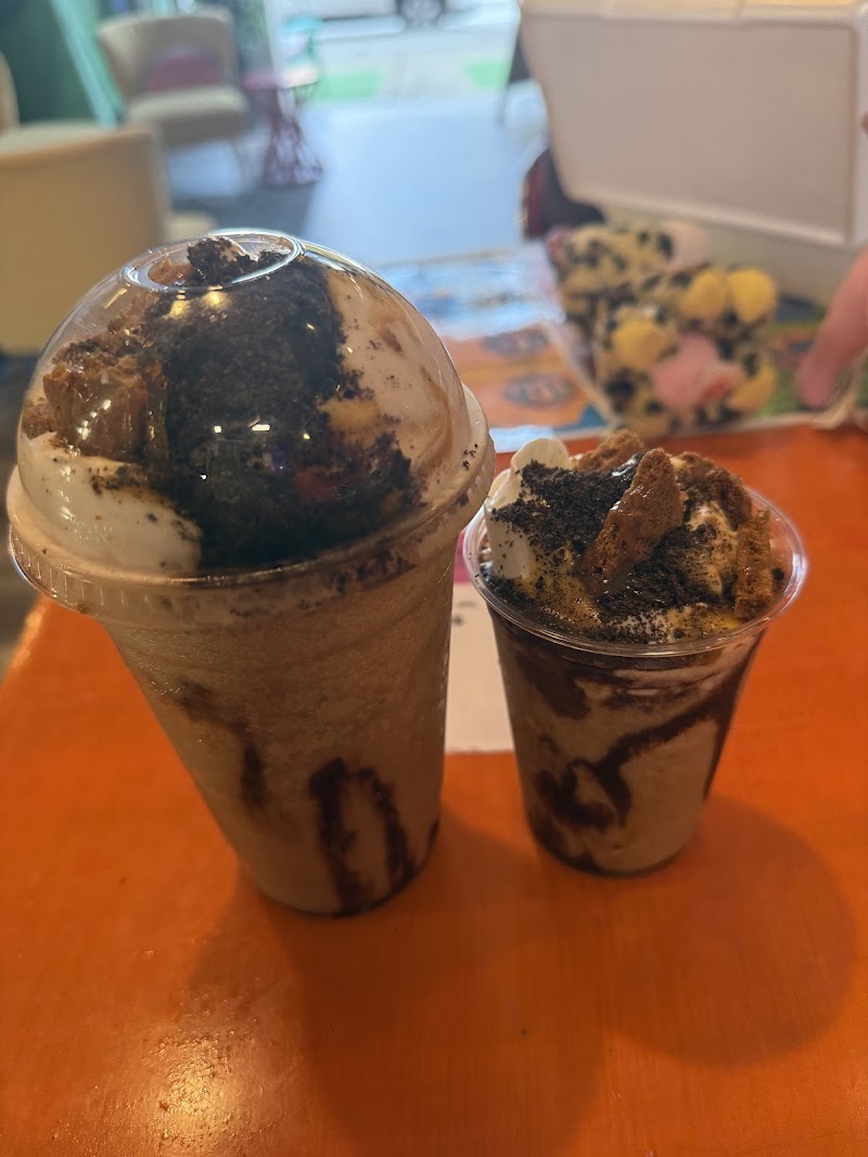 Hip Hop Smoothie Bar Cleveland atmosphere