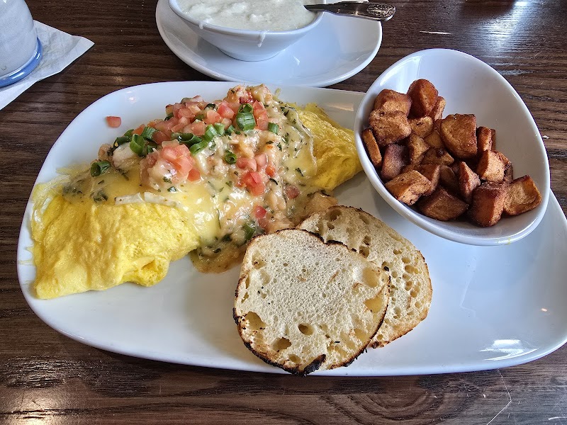Another Broken Egg Cafe Cleveland atmosphere