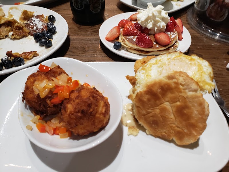 Another Broken Egg Cafe Cleveland atmosphere