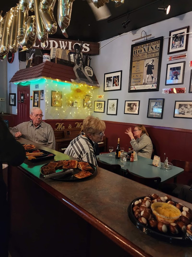 Ludwig's Cleveland atmosphere
