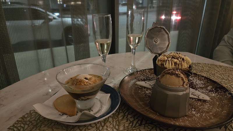 Il Venetian Cleveland atmosphere