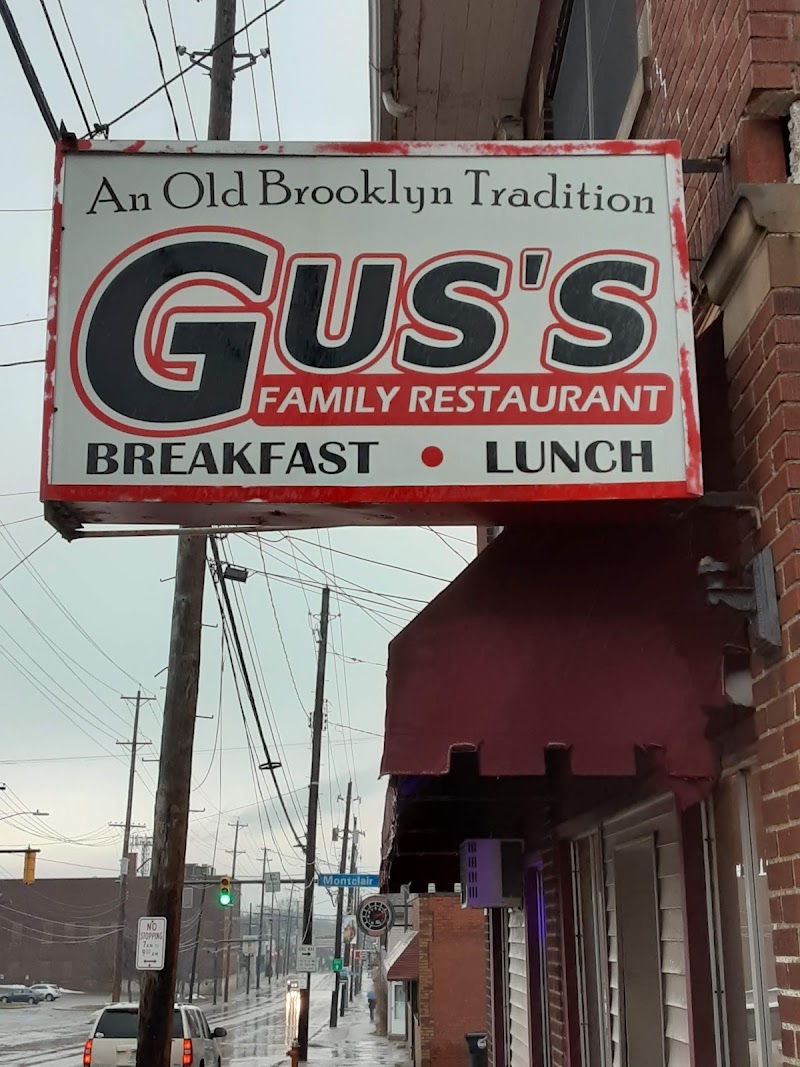 Gus's Old Brooklyn - Family Restaurant Cleveland atmosphere