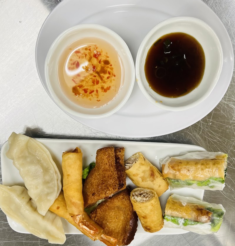 Cyclo Vietnamese restaurant Cleveland atmosphere