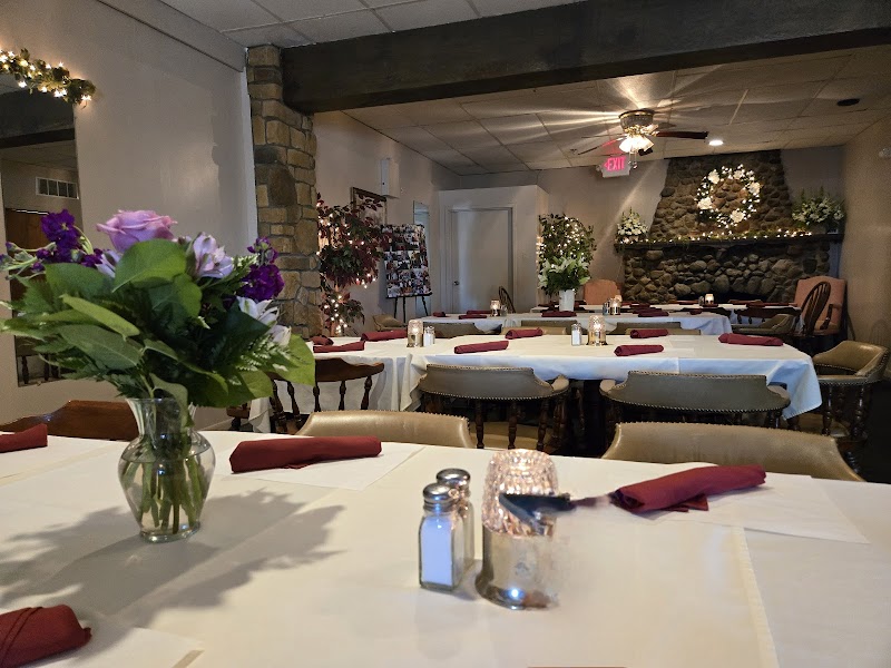 Mahle's Restaurant and Lounge Cleveland atmosphere