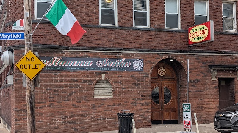Mama Santa's Cleveland atmosphere