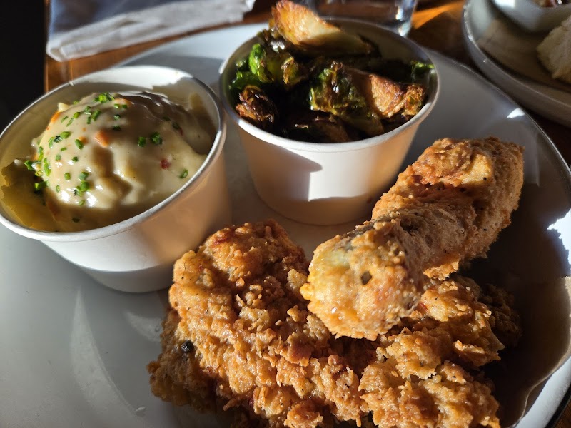 Soho Chicken + Whiskey Cleveland atmosphere