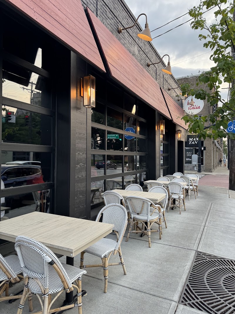 Bar Italia Lakewood in Cleveland