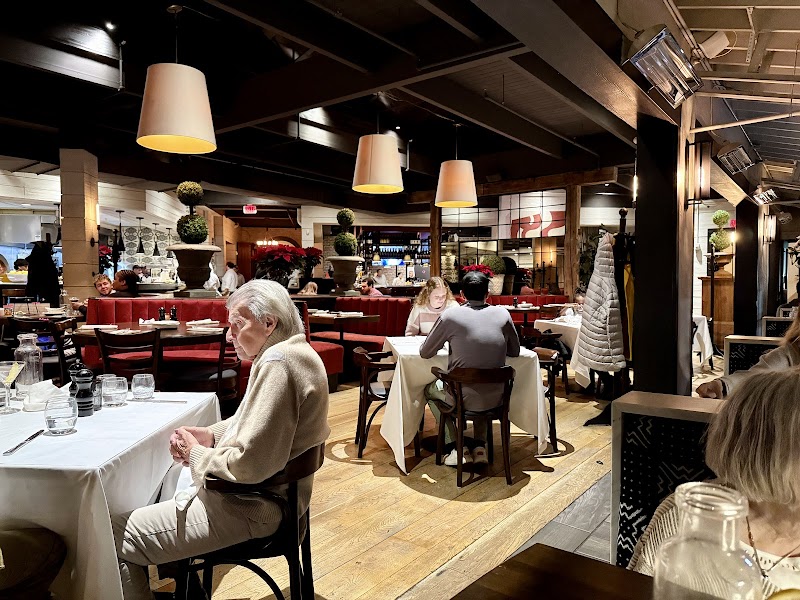 Bar Italia Beachwood Cleveland atmosphere