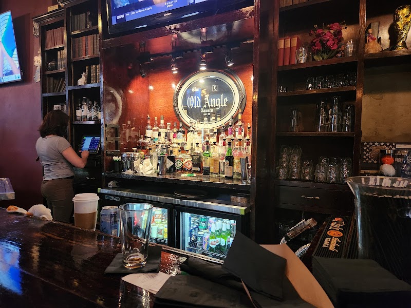 Old Angle Tavern Cleveland atmosphere