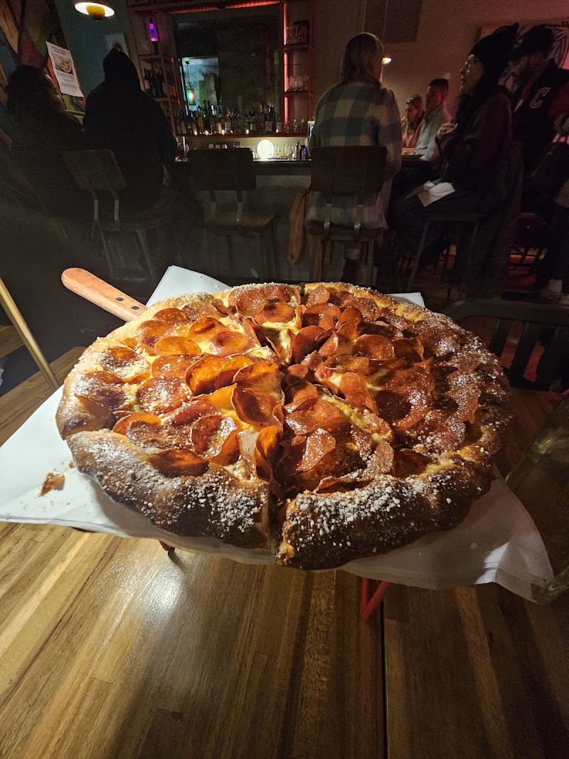 Edison's Pizza Kitchen - Tremont Cleveland atmosphere