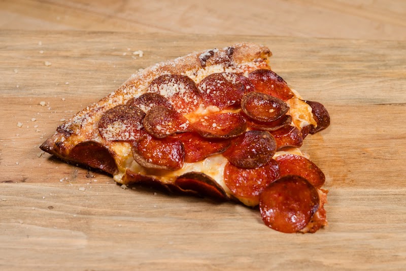 Edison's Pizza Kitchen - Tremont Cleveland atmosphere