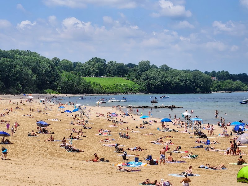 Edgewater Beach House Cleveland atmosphere