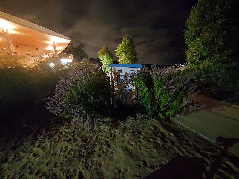 Edgewater Beach House Cleveland atmosphere