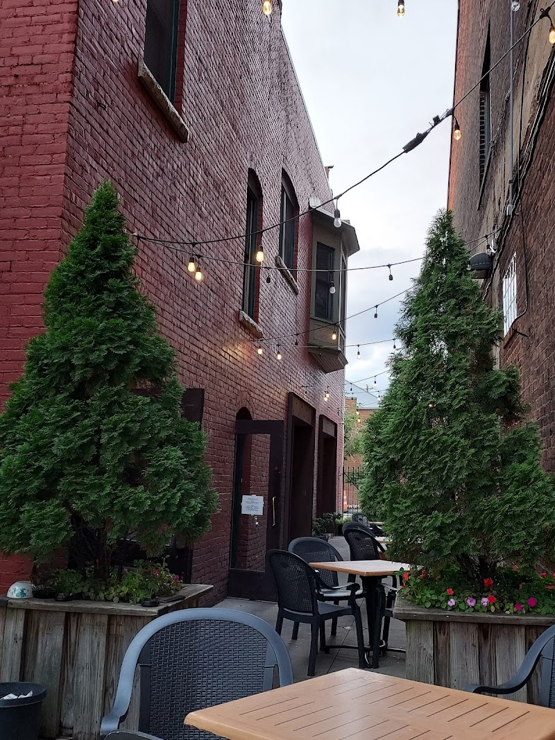 XYZ the Tavern Cleveland atmosphere