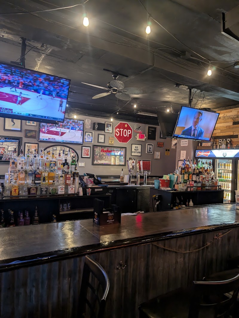 The Tavern on 42 Cleveland atmosphere