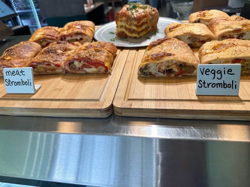 Dominick's Deli on Lee Cleveland atmosphere