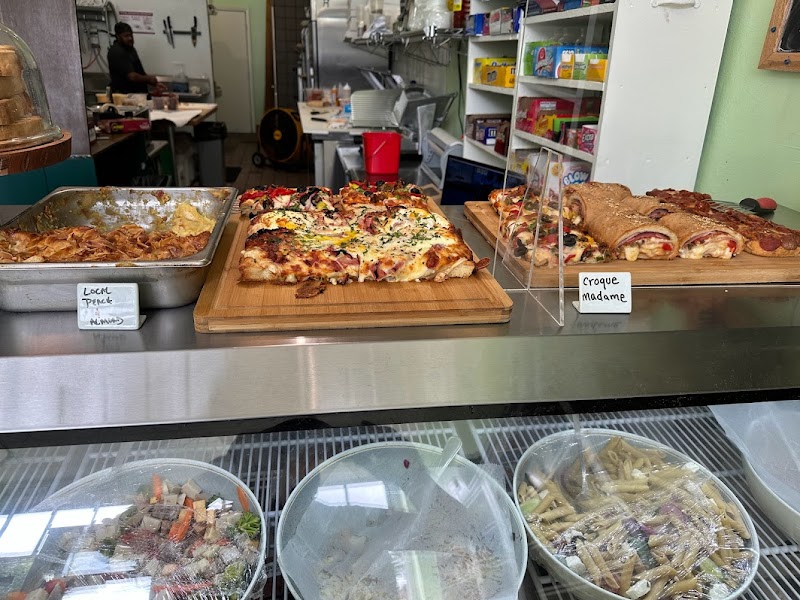 Dominick's Deli on Lee Cleveland atmosphere