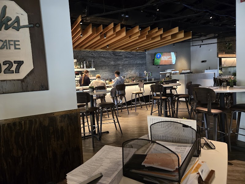 Hecks of Beachwood Cleveland atmosphere