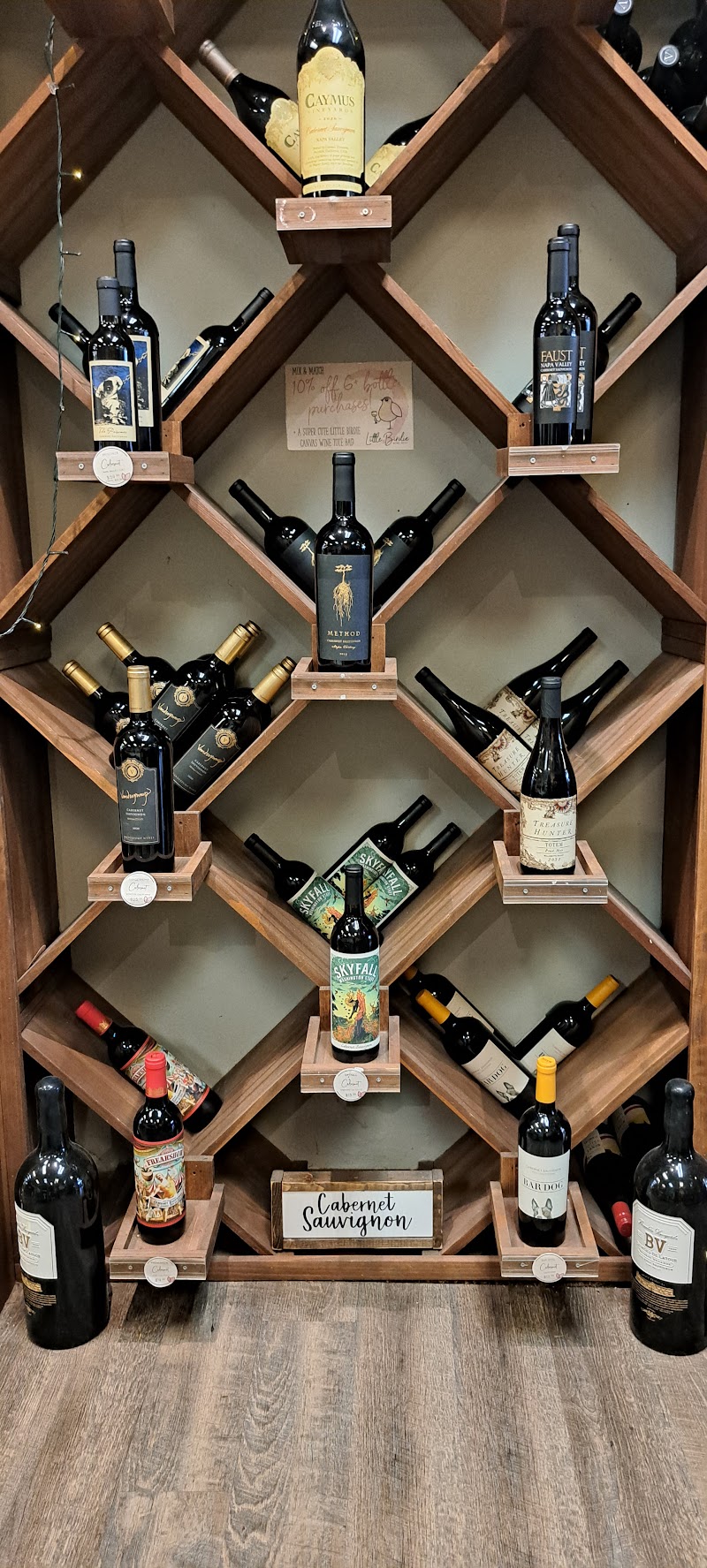 Little Birdie Wine Nest Cleveland atmosphere