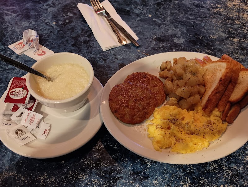 C.H.E.E.R.S. RESTUARANT & LOUNGE Cleveland atmosphere