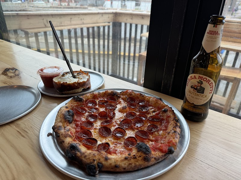ETalian Cleveland atmosphere