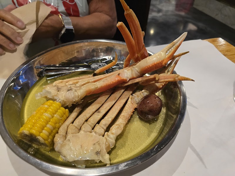 Seafood Shake Boil Cleveland atmosphere