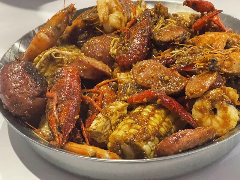 Seafood Shake Boil Cleveland atmosphere