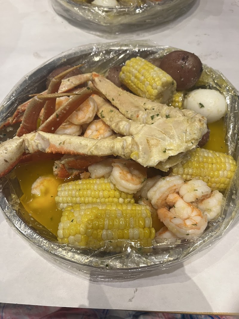 Seafood Shake Boil Cleveland atmosphere
